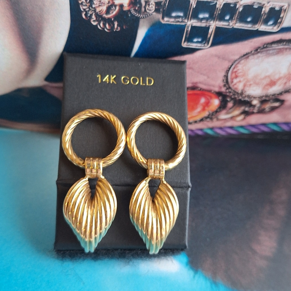 Vintage Earrings In 14k Yellow Gold - Picture 4 of 15